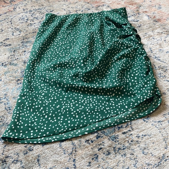 Nordstrom semi-formal green asymmetrical skirt - Picture 4 of 4